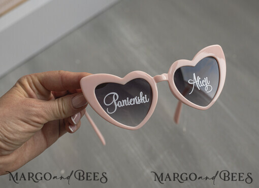 Panna Młoda  okulary ślubne okulary na wieczór Panieński, różowe okulary serduszka na wieczór Panieński, okulary w kształcie serca z napisami, śmieszne okulary, gadżety do sesji zdjęciowej